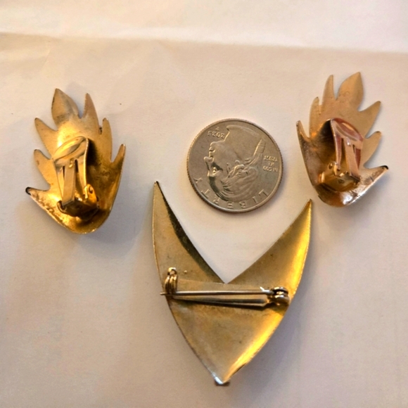 Vintage Blue and Silver Toned Brooch and Clip-on Earring Set with Rhinestones - Picture 3 of 3